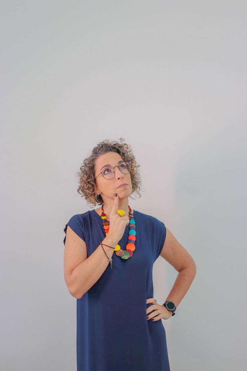 Paula Crescentini em um momento de reflexão